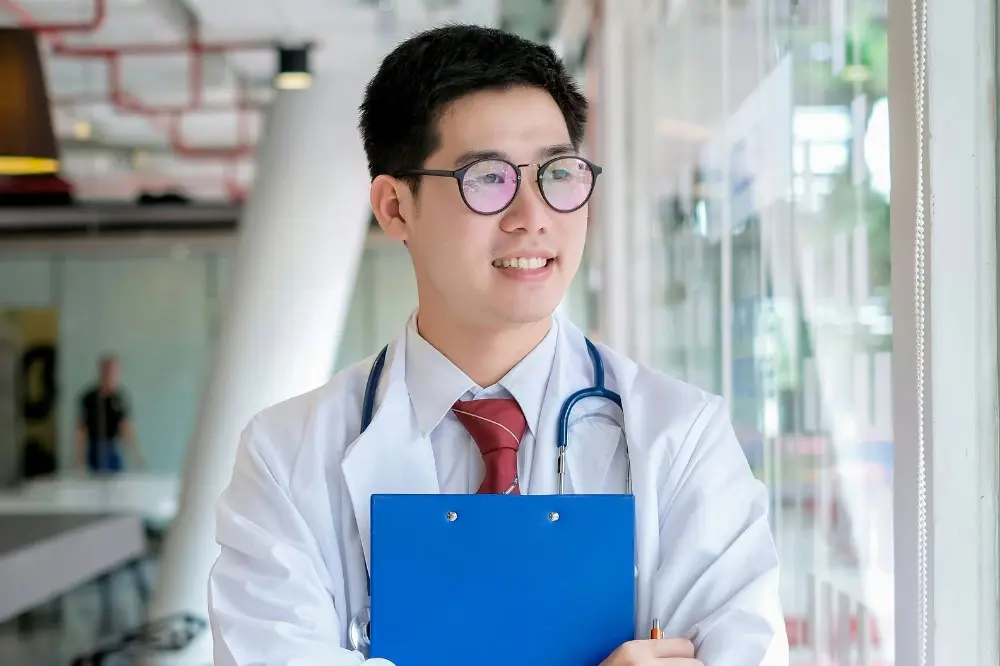 Medical-School-vs.-Residency